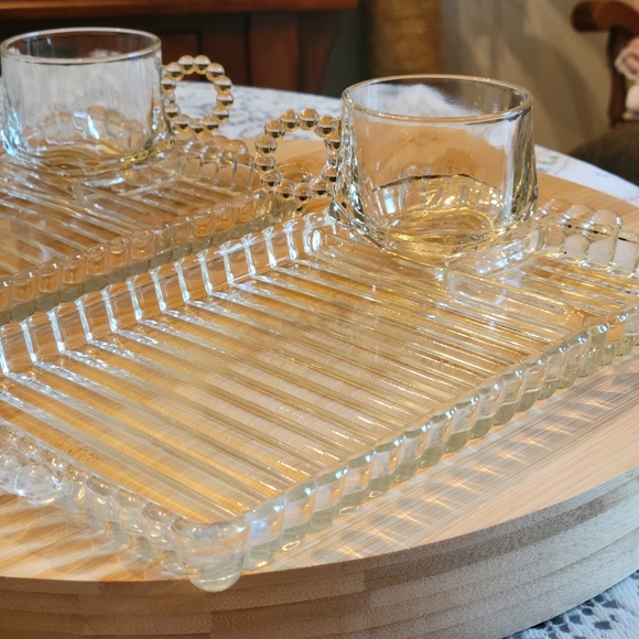 Vintage Hazel Atlas, Snack and sip trays with glasses. Set of 2. - Picture 2 of 4